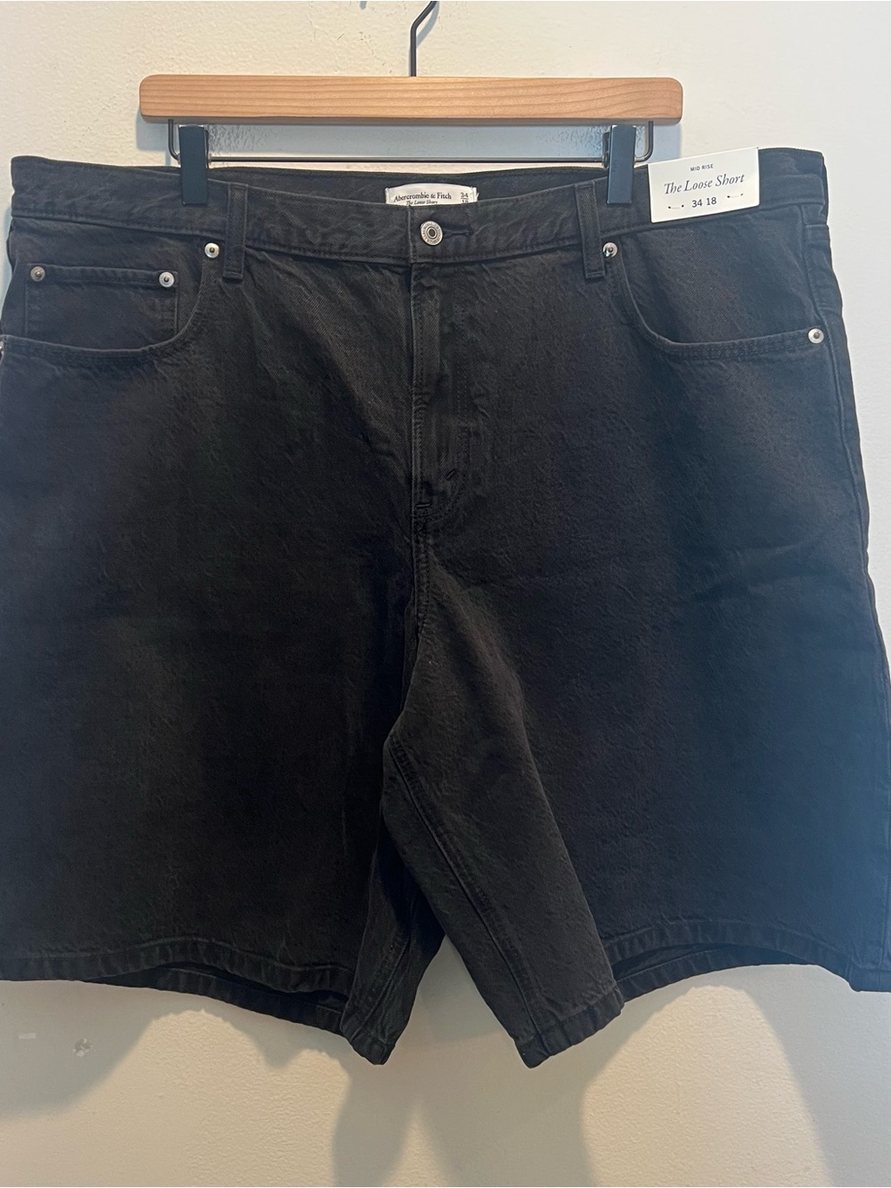 NWT ABERCROMBIE- The Loose Fit Mid Rise Jean Shorts Black Size 34/18 - Picture 2 of 6